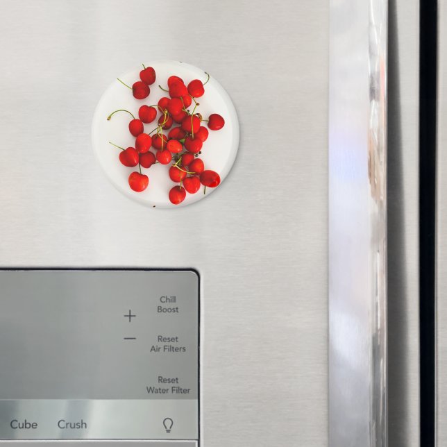 Red Cherries in Natural Light Ljugit på White Magnet (In Situ (Fridge))