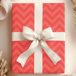 Red Chevron Zigzag Presentpapper<br><div class="desc">Lägg till en djärv och modern beröring till din ge gåva med denna pulserande röda sjutton-chevron papper. Det öga-infångande geometriska mönster och det energiska färg skapar en festlig atmosfär,  perfekt för födelsedagar,  helgdagar eller andra särskilda tillfällen.</div>