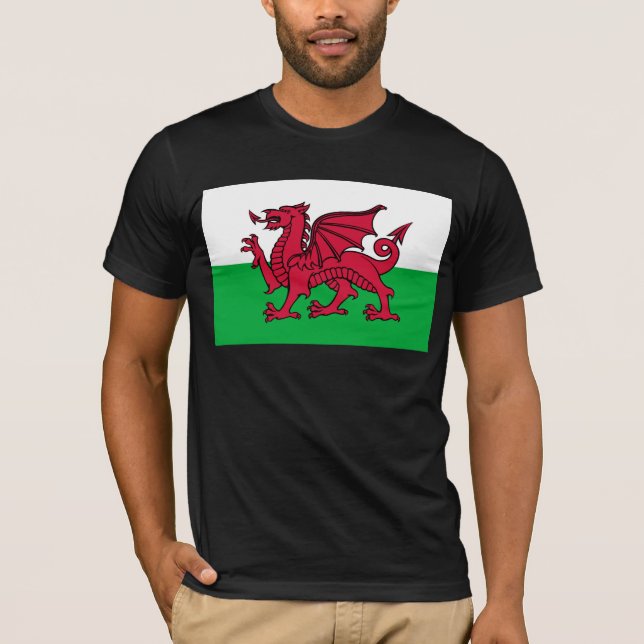 Red Dragon Celtic Flagga of Wales & Welsh T Shirt (Framsida)