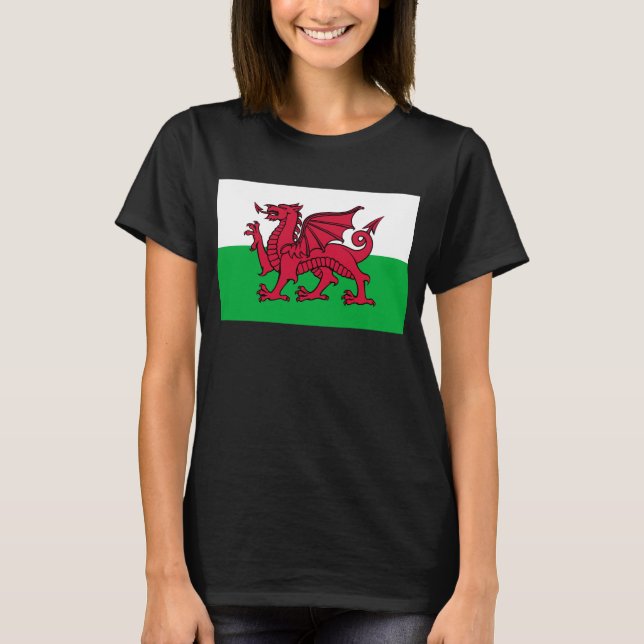 Red Dragon Celtic Flagga of Wales & Welsh T Shirt (Framsida)