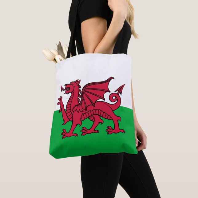 Red Dragon Celtic Flagga of Wales & Welsh Tygkasse (Närbild)