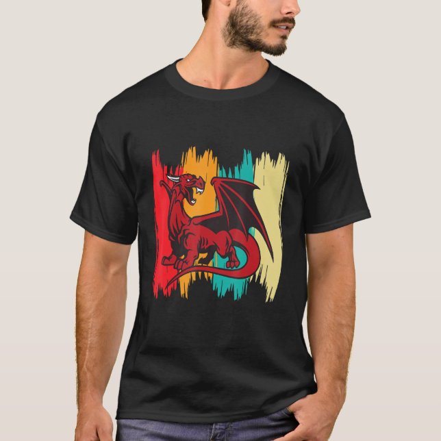 Red Dragon Retro Mythology Mitten Ages Knight T Shirt (Framsida)