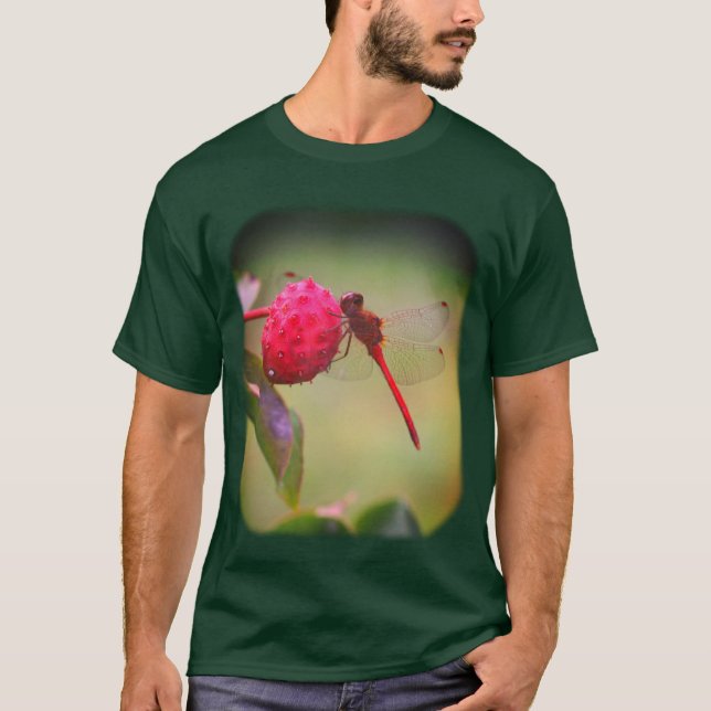 Red Dragonfly Dogwood Fruit Natature T Shirt (Framsida)
