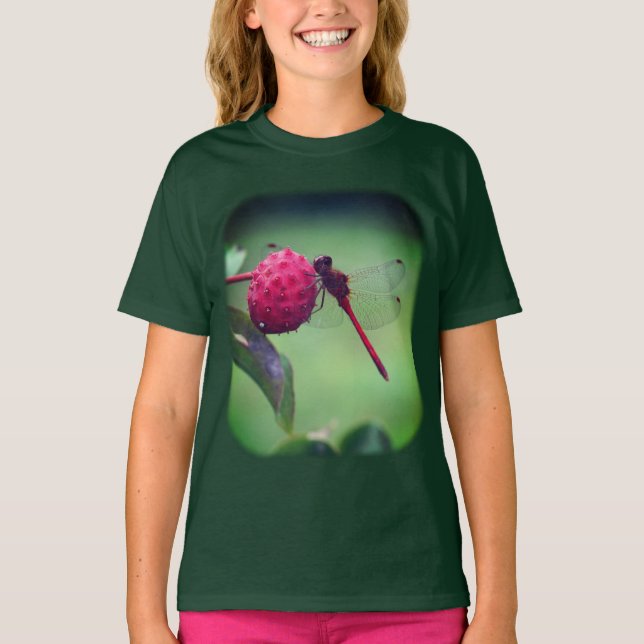 Red Dragonfly Dogwood Fruit Natature  T Shirt (Framsida)