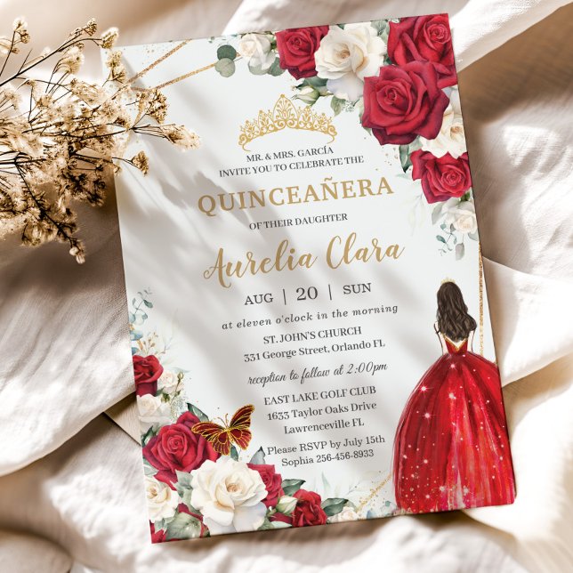 Red Dress Vit ros Blommigt Girl Guld Quinceañera Inbjudningar (red and white roses floral flowers quinceanera invitation cards brunette girl red dress)