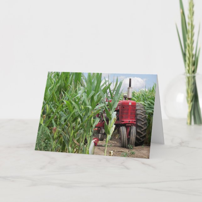 Red Farm Tractor i Cornfield Birthday Kort (Framsida)