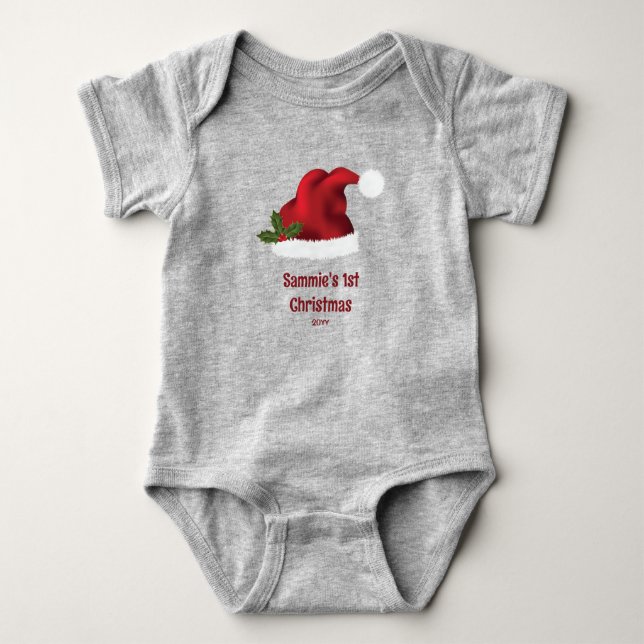 Red Festive Santa Hat with Holly - Första jul T Shirt (Framsida)