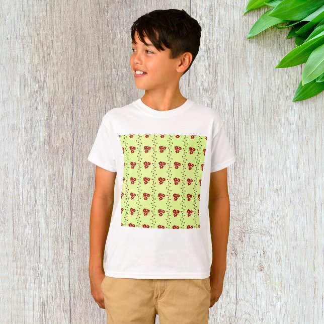 Red Floral Vine Pattern on Light Green T Shirt (Skapare uppladdad)