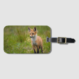 Red Fox Kit in Grassy Meadow Bagagebricka