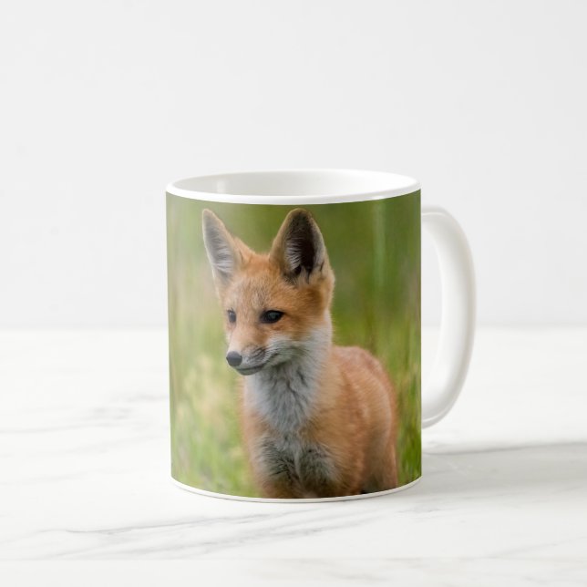 Red Fox Kit in Grassy Meadow Kaffemugg (Framsida höger)