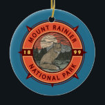 Red Fox Retro Compass från nationalparken Rainier Julgransprydnad Keramik<br><div class="desc">Montera Rainier-vektorteckningens design. Parken omges av dalar,  vattenfall och subalpina ängar.</div>