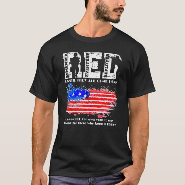 Red Fredag kommer ihåg alla som är utstationerade  T Shirt (Framsida)