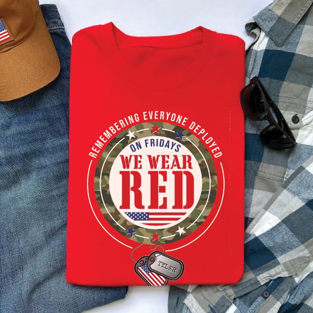 RED FREDAG militärfamiljens Soldier Namn Hundbrick T Shirt (US Military name RED FRIDAY Remembering Everyone Deployed On Fridays We Wear Red unisex t-shirt)
