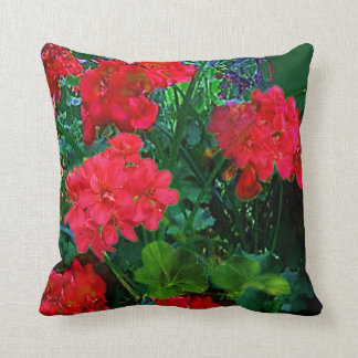 RED GERANIUMS GRÖNT GARDEN ART KUDDE