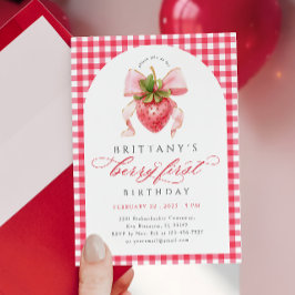 Red Gingham Berry Första födelsedagsinbjudan Inbjudningar