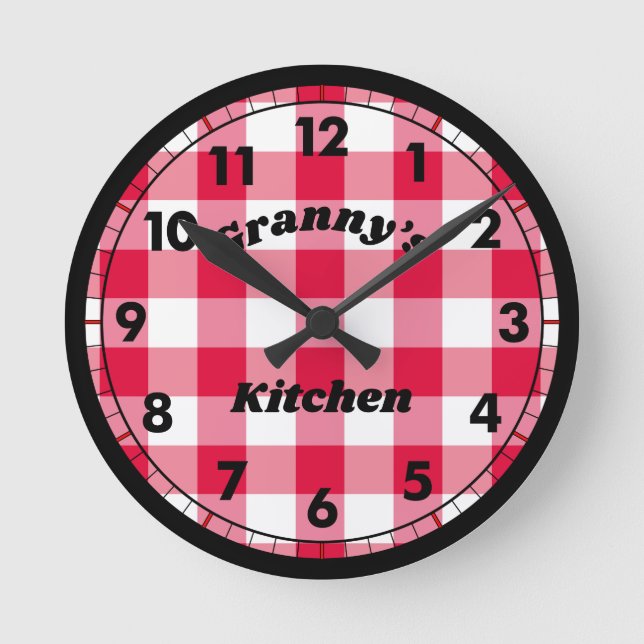 Red Gingham Black Retro Namn Rund Klocka (Framsida)