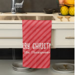 Red God jul Stripe Personlig Kökshandduk<br><div class="desc">Den här designen har en God jul,  enkel rödstrimmig kökshandduk,  med en söt roligt viskartad,  modern Julafton,  perfekt för helgdag bakning,  gör en underbar keepé för värdinna,  en rustik elegant,  festlig vinter,  minimalistisk,  minimal stil.</div>