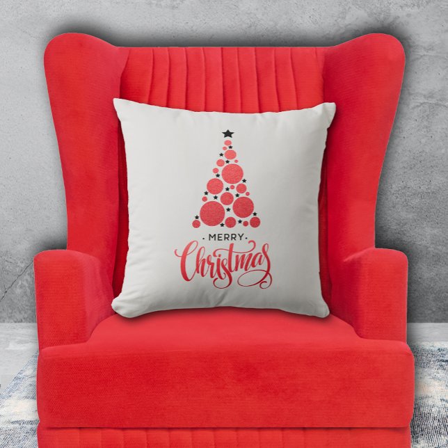 Red God jul Träd Stars Helgdag Kudde (PIllow with Merry Christmas and modern red Christmas tree on pale gray background. Choose size. )