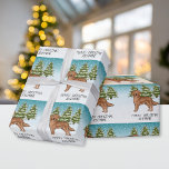 Red Golden Retriever Hund Anpassningsbar Text Presentpapper<br><div class="desc">Desteis ursprungliga tecknad illustrerar en söt mahogany röd eller rödbrun Golden Retriever-hund. Hund placeras på en vinterscen med tre gröntar för träd. Bakgrunden är en blå till vit övertoning som ge kallets vintag. Det finns ett anpassningsbara textområde som nu lyder: "God jul!" tillsammans med ett eget namn.</div>