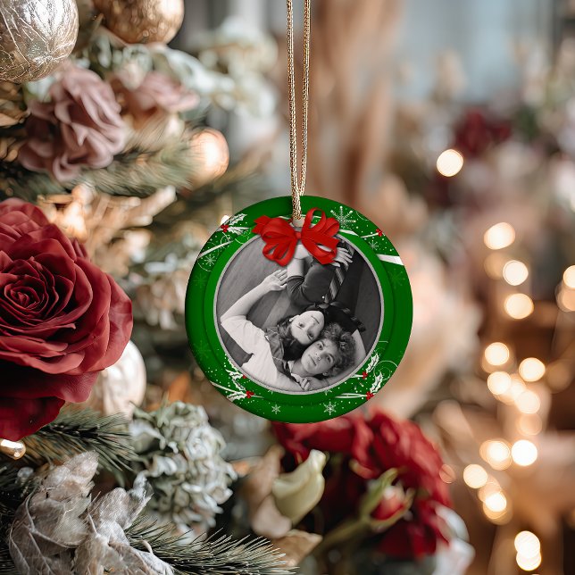 Red Grönt Holly Ribbon 1:a julfoto | Julgransprydnad Keramik (Skapare uppladdad)