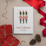 Red & Guld Nutcracker-jul Julkort<br><div class="desc">Traditionellt julkort,  Helgdag. I designen finns information om evenemanget i serieskrift,  med en vattenfärgad illustration av tre muspekare med faux guld-damm. All text är enkel att anpassa.</div>