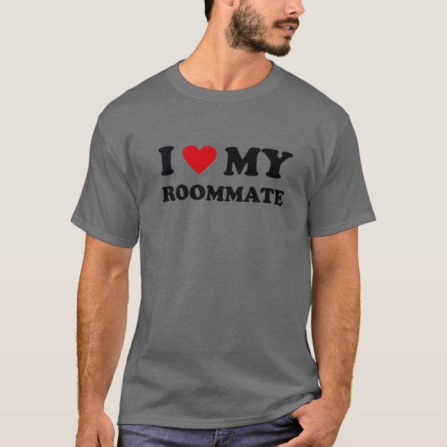 Red Heart - I Kärlek My Roommate T Shirt (Framsida)