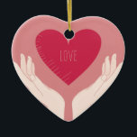 Red Heart kärlek romantic Valentine Day Julgransprydnad Keramik<br><div class="desc">romantisk design av ett starkt rosa hjärta med ord kärlek i mitten och två händer som håller upp hjärtat mot en  rosa. Den här vackra,  gigantiska snyggten är perfekt för valentindagen eller något annat romantiskt tillfälle.</div>