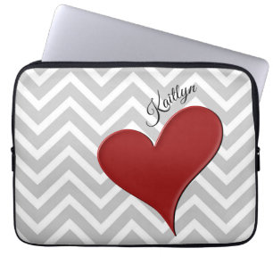 Red Heart på Grått Chevron Rand med Namn Laptop Fodral