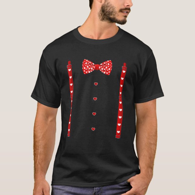 Red Hearts Bow Tie Suspenders Valentines day Costu T Shirt (Framsida)