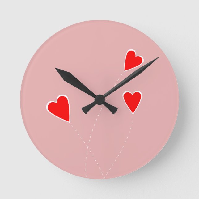 Red Hearts Clock Rund Klocka (Framsida)