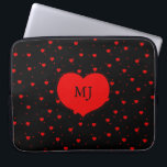 Red Hearts Mönster Laptop Sleeve<br><div class="desc">Cute Red hjärtes sömlösa mönster med svart bakgrund. Stor röd hjärna och anpassningsbar monogram.</div>