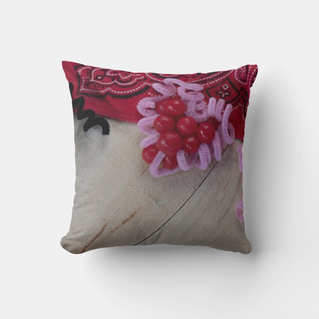 Red Hearts och western bandana med beige brun Kudde (Framsida)