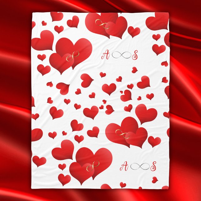 Red Hearts Ofinity Initialer Monogram på vit | Fleecefilt (Skapare uppladdad)