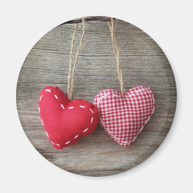Red Hearts on Wooden Bord 2 Magnet (Framsidan)