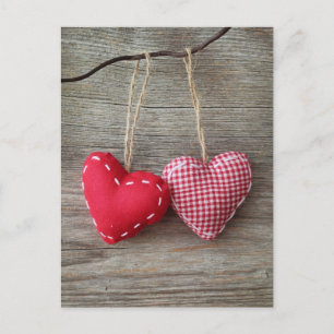 Red Hearts on Wooden Bord 2 Vykort