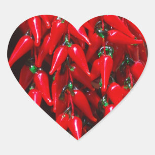 Red Hett Hanging Chili Peppers Image Design Hjärtformat Klistermärke