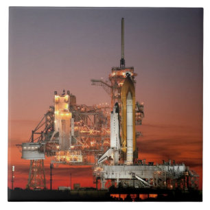 Red Himlar for Space Shuttle Atlantis Launch Kakelplatta