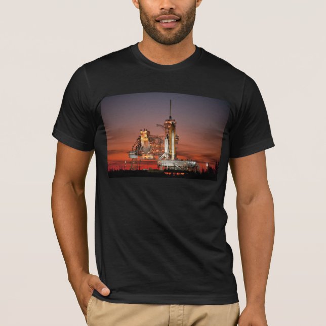 Red Himlar for Space Shuttle Atlantis Launch T Shirt (Framsida)