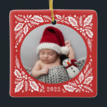 Red Holly 2 Photo med jul i år Julgransprydnad Keramik<br><div class="desc">Anpassningsbarnas fotoornament med handdragen vintern bladverk.</div>