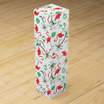 Red jul Flamingo Multi vin box Presentask För Vinflaska<br><div class="desc">En roligt-,  fetiv-,  flamingodesign med en återtryck i rött och grönt. En röd flamingovågor i vatten intill handflatan träd,  dekorerad med julbalkar och band. Ett anpassade som du kan anpassa med egen text,  bilder och egna idéer. En originalbild för digital konst skapat av Jess Perry.</div>