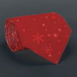 Red jul Snöflingor Elegant Helgdag Neck Tie Slips<br><div class="desc">Dazzla den här julhelgen med vår pulserande röda nektie,  mousserande med elegant snöflingor! Det här öga-fångstredskapet höjer omedelbart alla utrustningar och skapar dig den bäst klädda vid varje festmöte. Perfekt för minnesvärda foton och glatta firande.</div>
