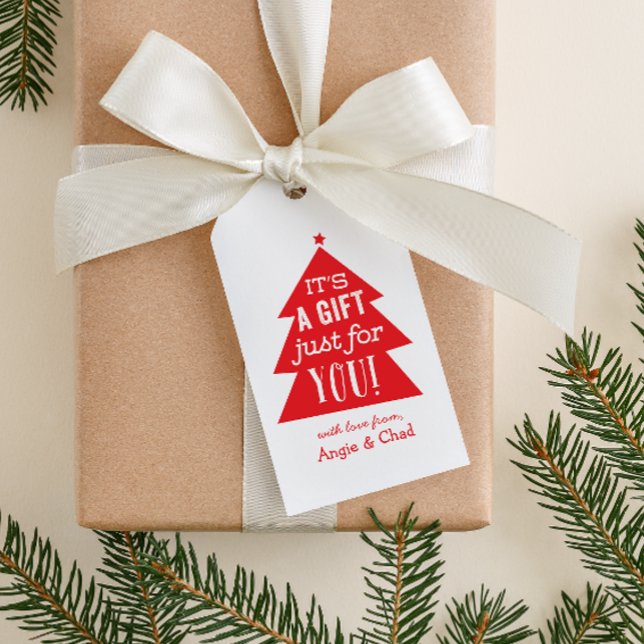 Red Julgran Gift Presentetikett (red and white Christmas tree with quirky text "a gift just for you" custom name gift tag)
