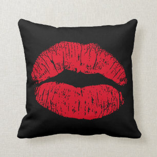 Red Kissing Läppar på Black Kudde
