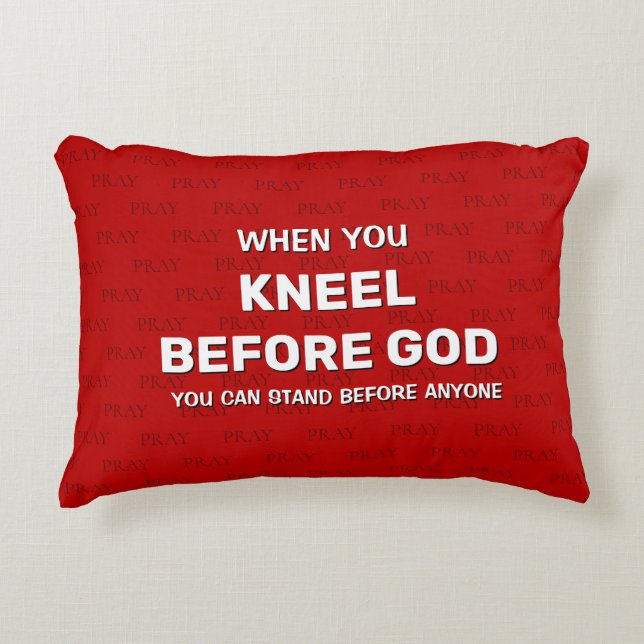 Red KNEEL FÖRE GOD Prayer Accent Pillow Prydnadskudde (Framsidan)