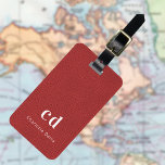 Red Läder struktur monogram Bagagebricka<br><div class="desc">Rött faux-läder skrivs ut som bakgrund. Anpassa och lägg till ditt monogram brev och fullt namn på framsidan. Din kontaktinformation på baksidan.</div>