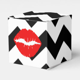 Red Läppar på Black and White Zigzag Presentaskar