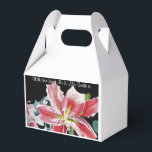 Red Lily Blommigt blommor Bröllop Cake Favor Boxes Presentaskar<br><div class="desc">Red Lily Blommigt blommar Bröllop Cake Favor Boxes. Designad från en av mina vattenfärgsmålningar.</div>