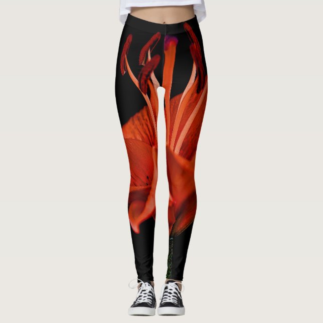 Red Lily on Black Leggings (Framsida)