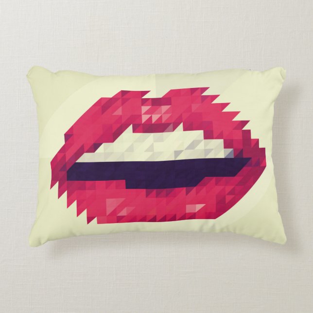 Red lips made of small triangles, pixelshipster,pi prydnadskudde (Framsidan)