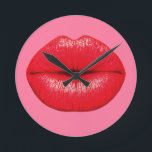Red Lipstick big pop art läppar på rosa<br><div class="desc">En design baserad på popkonst av stort rött läppar med läppstift som är superstor mot en färgad av gigabygiskt rosa. Bakgrunden till färg kan anpassas och ändras till varje ljusare färg som skulle kunna ge kostym en décor.</div>